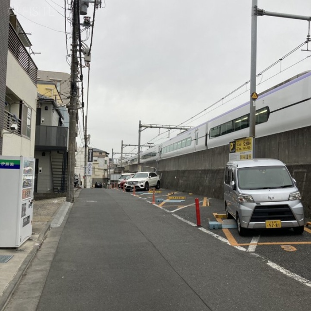 ダイヤモンドビル中野 ビル前面道路