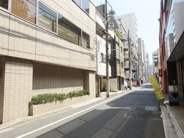 MRビル ビル前面道路