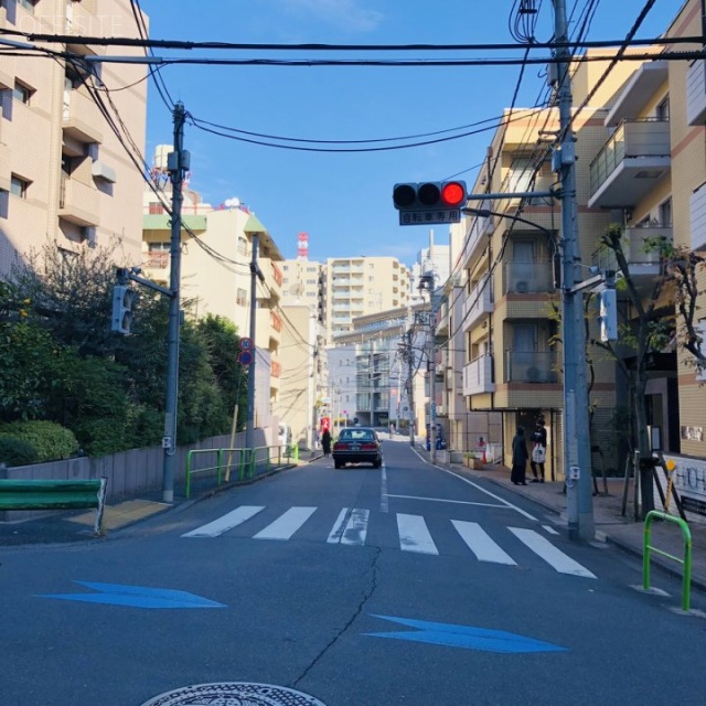 赤坂レジデンシャルホテル ビル前面道路