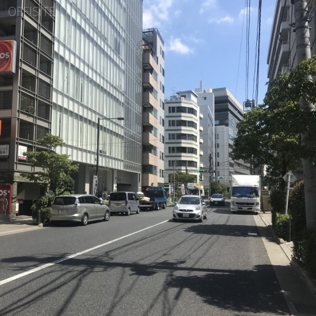 セルコンスクエア ビル前面道路