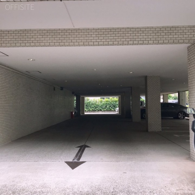 フラット青山 駐車場
