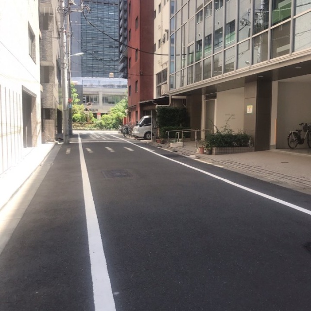 高林ビル ビル前面道路