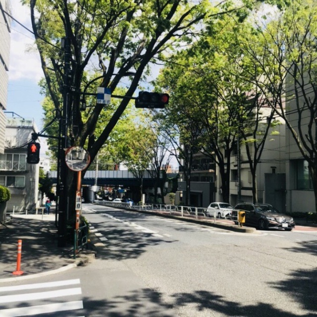 代々木上原ウエストビル ビル前面道路