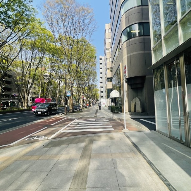 定禅寺アップルスクエアビル 前面歩道