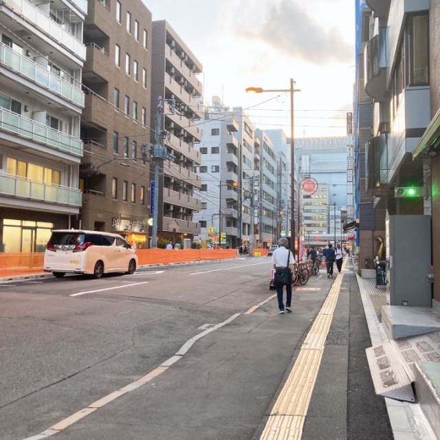 末広ビル ビル前面道路