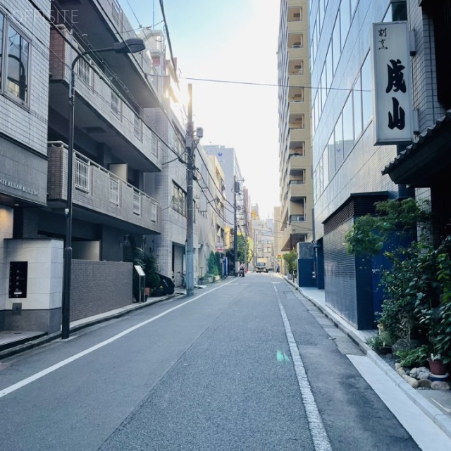 九段サザンビル ビル前面道路