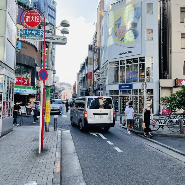 アンテナ21 ビル前面道路