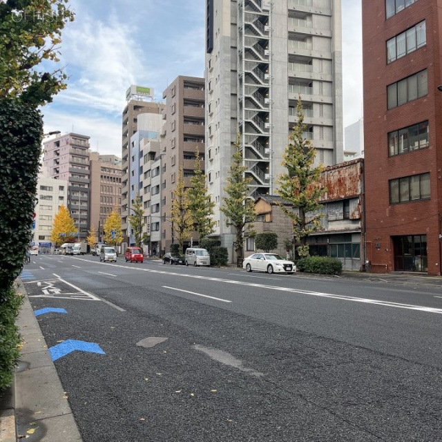 MMCビル ビル前面道路