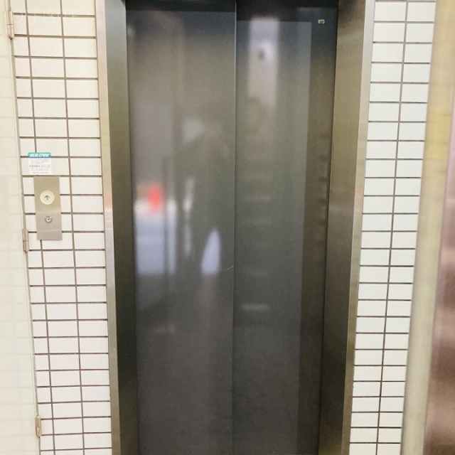 秋元ビル エレベーター