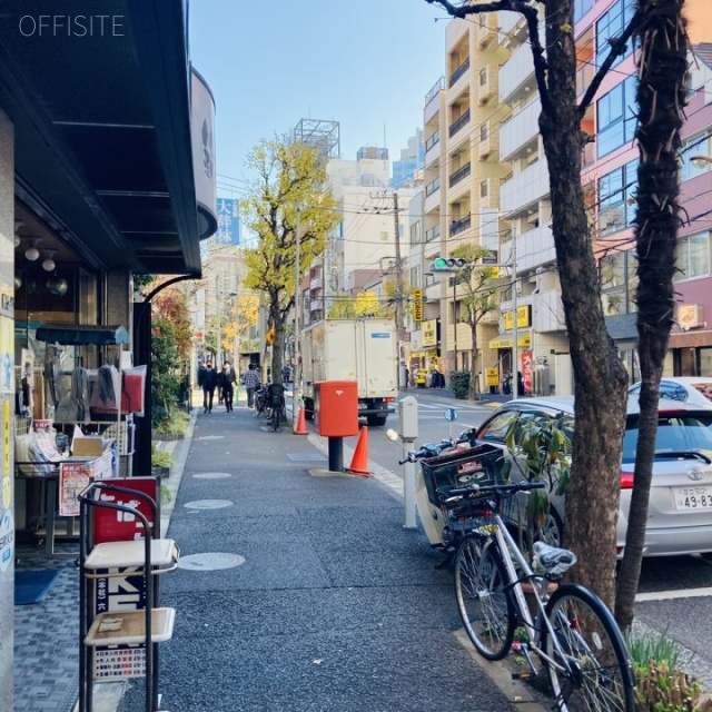 UTビル ビル前面道路