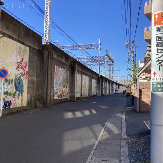 橋本第二ビル ビル前面道路