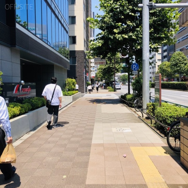 日進ビル ビル前面道路