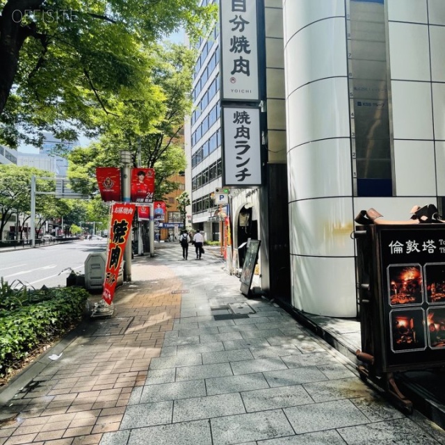 MARUWA名駅ビル　前面歩道