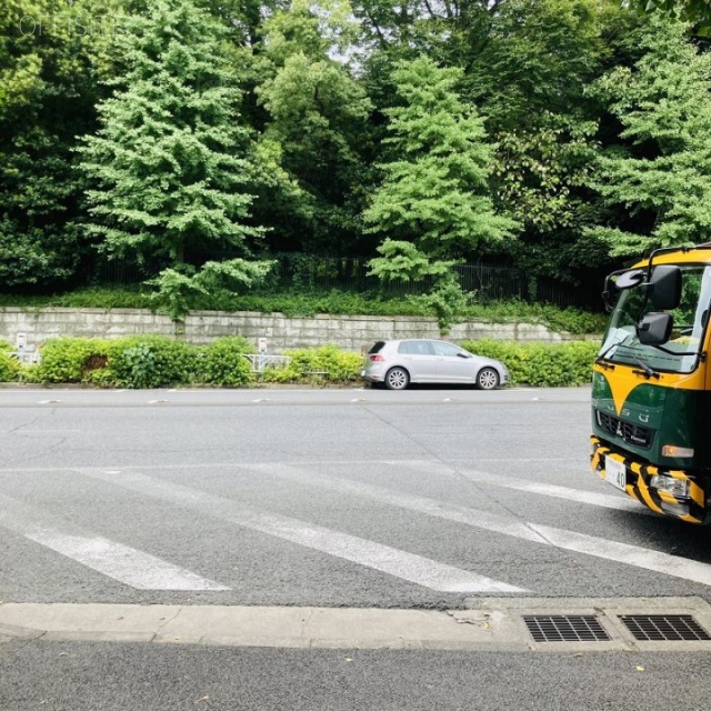 パークサイド山本館 ビル前面道路