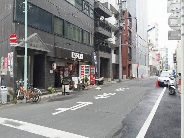 松屋ビル ビル前面道路