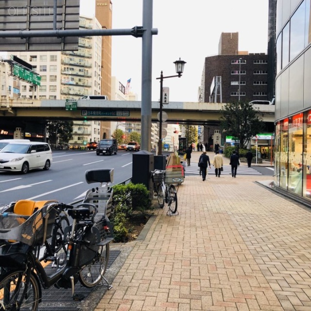 日本橋HYビル ビル前面道路