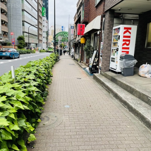 外神田会館 ビル前面道路