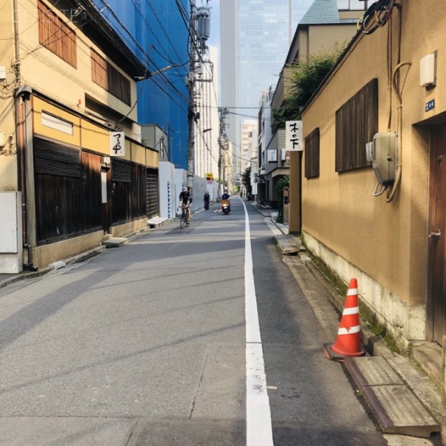 サクラハウス ビル前面道路
