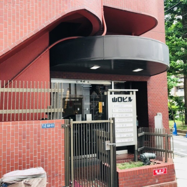 山口ビル エントランス