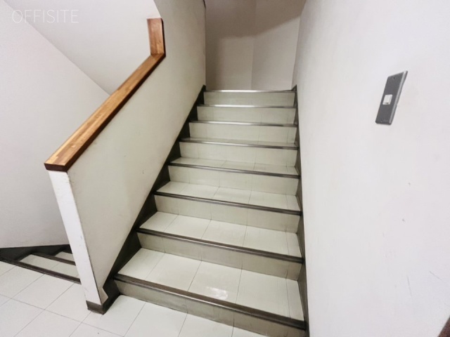 西新宿豊国ビル エントランス