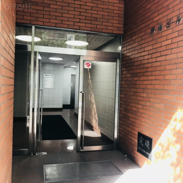 鈴仙ビル エントランス