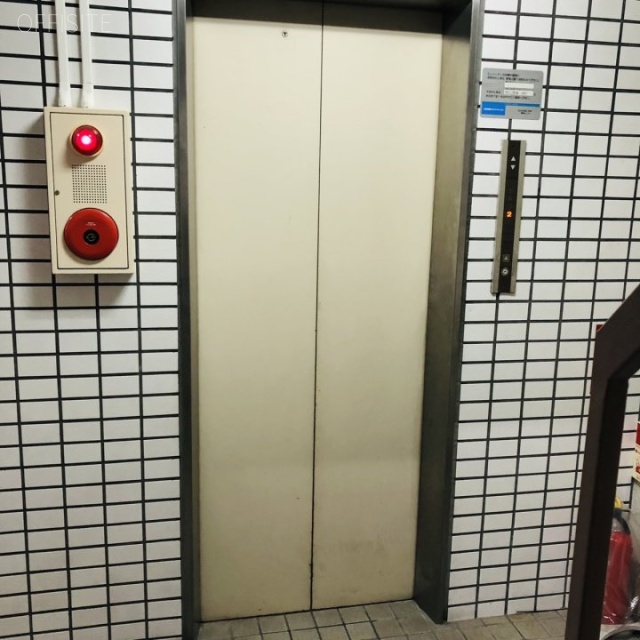 川名ビル エレベーター