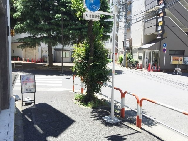 パークハイムウエスト ビル前面道路