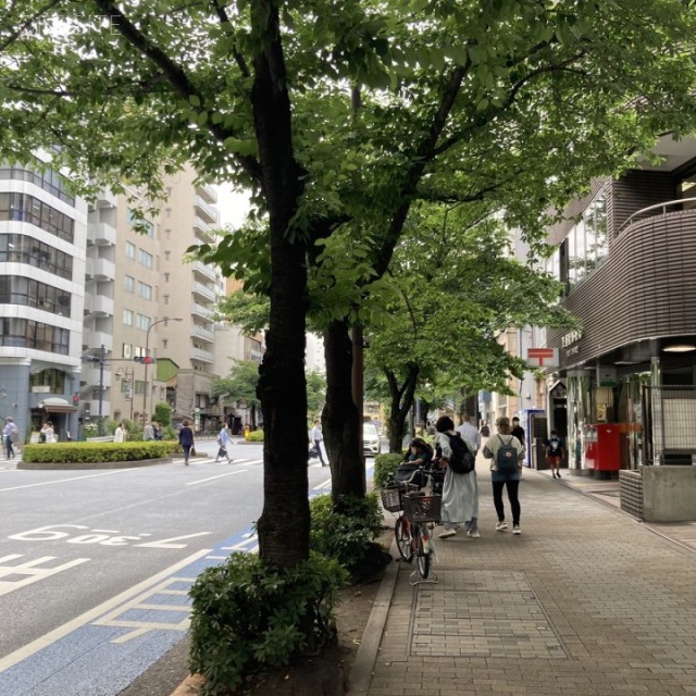 ASAX広尾ビル　ビル前面道路