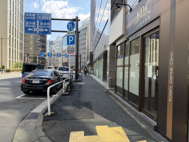 内神田ビル　前面歩道