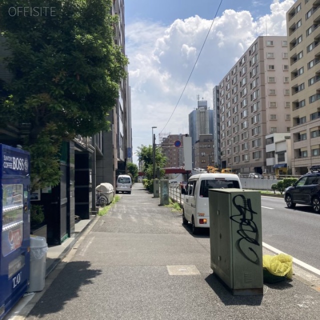 ラ・ロシェル横浜 ビル前面道路