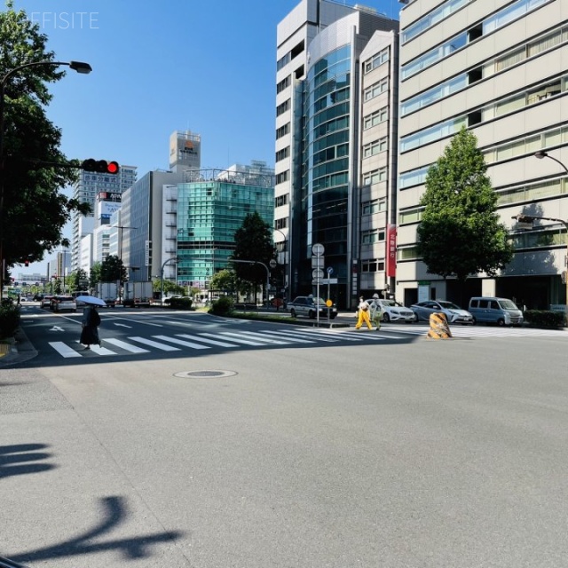 太陽生命名古屋第2ビル　前面に大津通