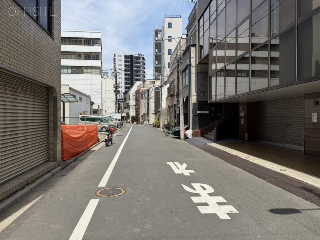 アーバンアートビル　前面道路
