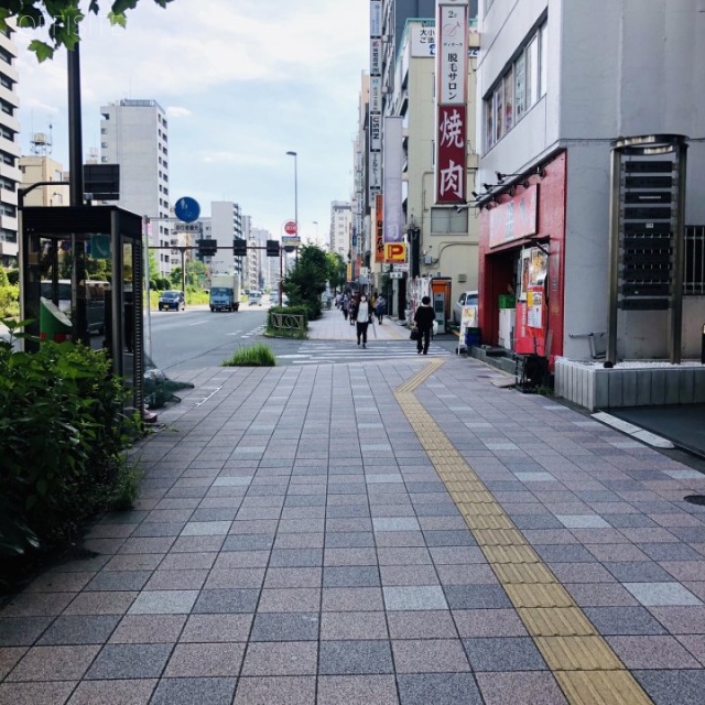 JU錦糸町駅前ビル 前面は京葉道路