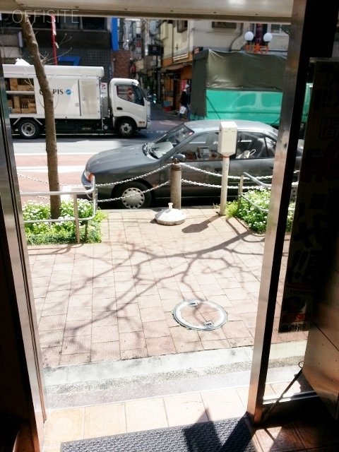岩城ビル エントランス