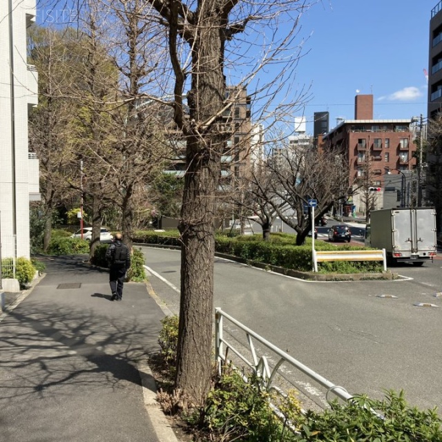 ベルエアー ビル前面道路