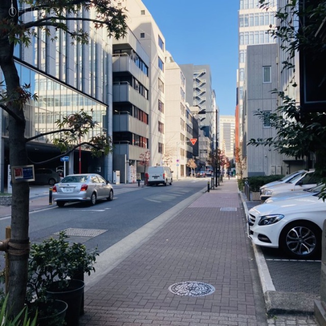 八重洲聖徳ビル ビル前面道路