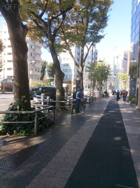 ペリエ神宮前 ビル周辺道路