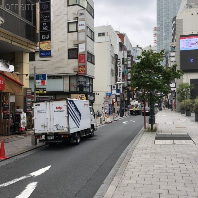 ヤブタビル ビル前面道路