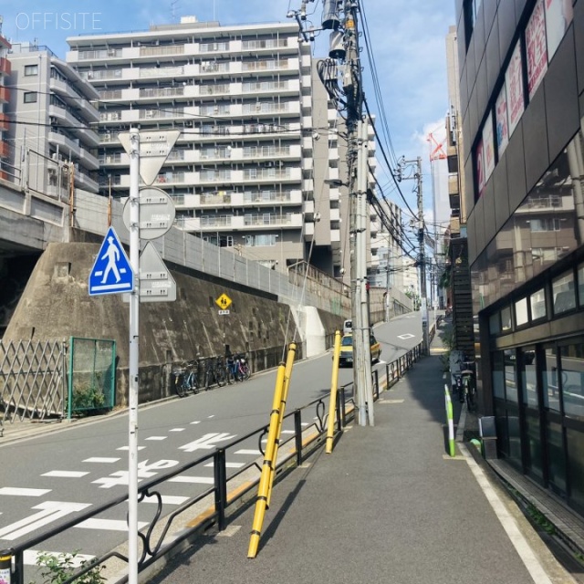 寿々屋(すずや)ビル ビル前面道路