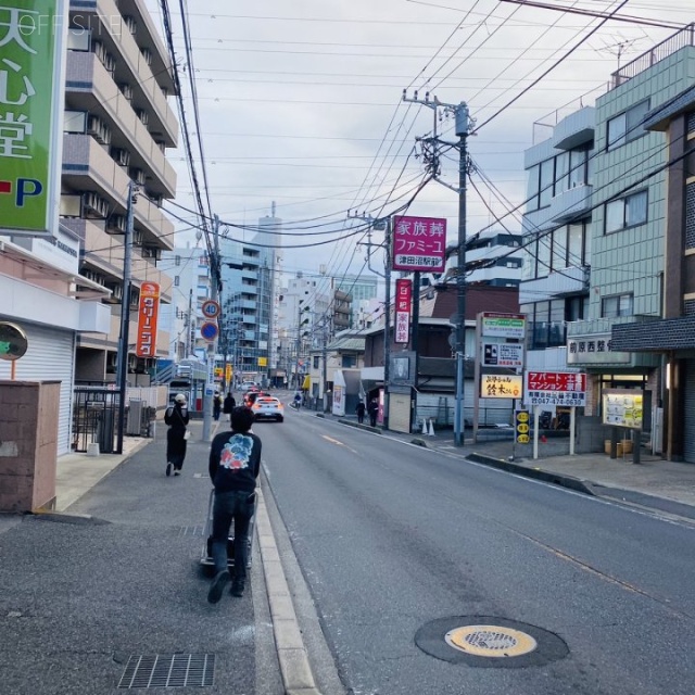 田久保ビル ビル前面道路