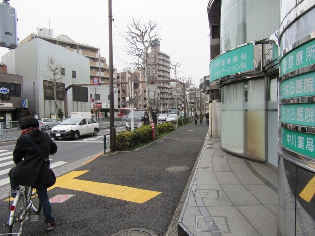 そはらビル ビル前面道路