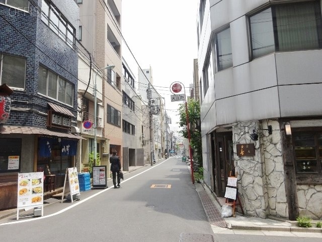 室町SDビル ビル前面道路