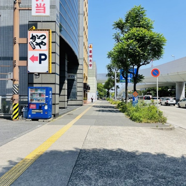 AREXビル 前面歩道