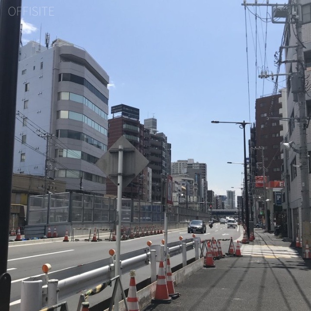 目黒炭やビル ビル前面道路