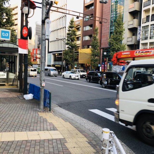 若葉西ビル ビル前面道路