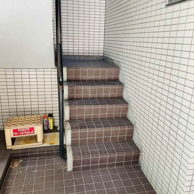南青山森下ビル 階段