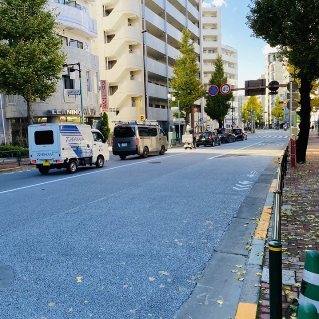 目白ハイビル ビル前面道路