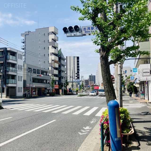 富栄ビル ビル前面道路