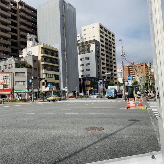 大黒ビル ビル前面道路