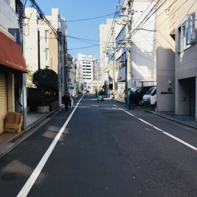 ビル前面道路